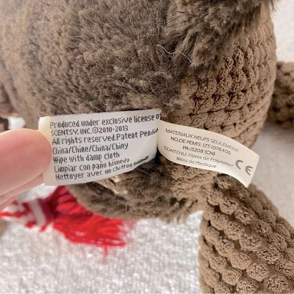 Scentsy Buddy Magnus Moose Christmas 2013 Reindeer with Red  Scarf Plush - Picture 8 of 13